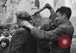 Standbild italienische Flüchtlinge Neapel Italien, 1944, aus Sekunde 45 historischem Filmmaterial Videoclip 65675069803