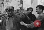 Standbild italienische Flüchtlinge Neapel Italien, 1944, aus Sekunde 47 historischem Filmmaterial Videoclip 65675069803