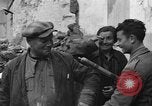 Standbild italienische Flüchtlinge Neapel Italien, 1944, aus Sekunde 48 historischem Filmmaterial Videoclip 65675069803