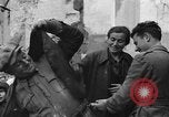 Standbild italienische Flüchtlinge Neapel Italien, 1944, aus Sekunde 52 historischem Filmmaterial Videoclip 65675069803