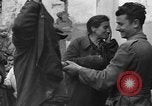 Standbild italienische Flüchtlinge Neapel Italien, 1944, aus Sekunde 57 historischem Filmmaterial Videoclip 65675069803