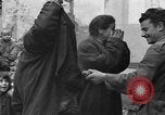 Standbild italienische Flüchtlinge Neapel Italien, 1944, aus Sekunde 58 historischem Filmmaterial Videoclip 65675069803