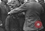 Standbild italienische Flüchtlinge Neapel Italien, 1944, aus Sekunde 62 historischem Filmmaterial Videoclip 65675069803
