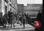 Immagine di Profughi italiani Napoli Italia, 1944, secondo 5 filmato di repertorio 65675069806