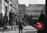 Immagine di Profughi italiani Napoli Italia, 1944, secondo 6 filmato di repertorio 65675069806