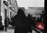 Immagine di Profughi italiani Napoli Italia, 1944, secondo 45 filmato di repertorio 65675069806