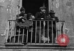 Immagine di Profughi italiani Napoli Italia, 1944, secondo 61 filmato di repertorio 65675069806
