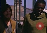 Standbild Hippies New Orleans Louisiana USA, 1965, aus Sekunde 28 historischem Filmmaterial Videoclip 65675069818