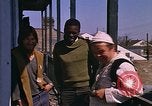 Standbild Hippies New Orleans Louisiana USA, 1965, aus Sekunde 32 historischem Filmmaterial Videoclip 65675069818