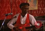Image guitariste Jewell Stovall New Orleans Louisiana USA, 1965, de la seconde 13 séquences d'archives historiques vidéo 65675069820