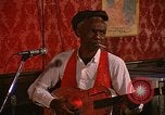 Image guitariste Jewell Stovall New Orleans Louisiana USA, 1965, de la seconde 14 séquences d'archives historiques vidéo 65675069820