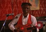Image guitariste Jewell Stovall New Orleans Louisiana USA, 1965, de la seconde 18 séquences d'archives historiques vidéo 65675069820
