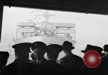 Image SS Marine flasher avec des réfugiés de guerre New York City USA, 1946, de la seconde 19 séquences d'archives historiques vidéo 65675069855
