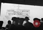 Image SS Marine flasher avec des réfugiés de guerre New York City USA, 1946, de la seconde 20 séquences d'archives historiques vidéo 65675069855