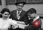 Immagine di I rifugiati che arrivano sulla SS Lampeggiatore Marine New York City USA, 1946, secondo 13 filmato di repertorio 65675069856