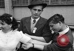 Immagine di I rifugiati che arrivano sulla SS Lampeggiatore Marine New York City USA, 1946, secondo 14 filmato di repertorio 65675069856
