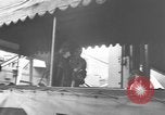 Immagine di I rifugiati che arrivano sulla SS Lampeggiatore Marine New York City USA, 1946, secondo 37 filmato di repertorio 65675069856