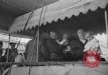 Immagine di I rifugiati che arrivano sulla SS Lampeggiatore Marine New York City USA, 1946, secondo 42 filmato di repertorio 65675069856
