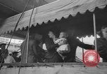 Immagine di I rifugiati che arrivano sulla SS Lampeggiatore Marine New York City USA, 1946, secondo 43 filmato di repertorio 65675069856