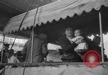 Immagine di I rifugiati che arrivano sulla SS Lampeggiatore Marine New York City USA, 1946, secondo 44 filmato di repertorio 65675069856