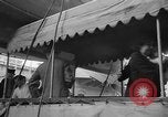 Immagine di I rifugiati che arrivano sulla SS Lampeggiatore Marine New York City USA, 1946, secondo 45 filmato di repertorio 65675069856