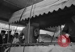 Immagine di I rifugiati che arrivano sulla SS Lampeggiatore Marine New York City USA, 1946, secondo 46 filmato di repertorio 65675069856