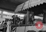 Immagine di I rifugiati che arrivano sulla SS Lampeggiatore Marine New York City USA, 1946, secondo 50 filmato di repertorio 65675069856