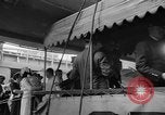 Immagine di I rifugiati che arrivano sulla SS Lampeggiatore Marine New York City USA, 1946, secondo 52 filmato di repertorio 65675069856