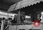 Immagine di I rifugiati che arrivano sulla SS Lampeggiatore Marine New York City USA, 1946, secondo 53 filmato di repertorio 65675069856
