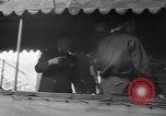 Immagine di I rifugiati che arrivano sulla SS Lampeggiatore Marine New York City USA, 1946, secondo 55 filmato di repertorio 65675069856