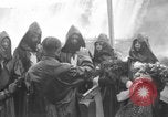 Standbild Hochzeit Niagara Falls New York USA, 1937, aus Sekunde 13 historischem Filmmaterial Videoclip 65675069865
