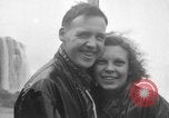 Standbild Hochzeit Niagara Falls New York USA, 1937, aus Sekunde 36 historischem Filmmaterial Videoclip 65675069865