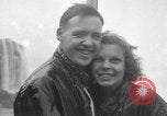 Standbild Hochzeit Niagara Falls New York USA, 1937, aus Sekunde 37 historischem Filmmaterial Videoclip 65675069865