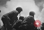Standbild Schlacht von Okinawa 6 Marine Division Okinawa Ryukyu Inseln, 1945, aus Sekunde 56 historischem Filmmaterial Videoclip 65675069878