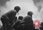 Standbild Schlacht von Okinawa 6 Marine Division Okinawa Ryukyu Inseln, 1945, aus Sekunde 57 historischem Filmmaterial Videoclip 65675069878