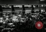 Standbild 1956 National Automobile Show New York United States USA, 1956, aus Sekunde 7 historischem Filmmaterial Videoclip 65675069880