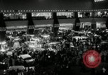 Standbild 1956 National Automobile Show New York United States USA, 1956, aus Sekunde 8 historischem Filmmaterial Videoclip 65675069880