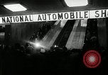 Standbild 1956 National Automobile Show New York United States USA, 1956, aus Sekunde 10 historischem Filmmaterial Videoclip 65675069880