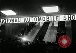 Standbild 1956 National Automobile Show New York United States USA, 1956, aus Sekunde 12 historischem Filmmaterial Videoclip 65675069880