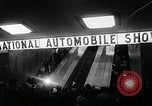 Standbild 1956 National Automobile Show New York United States USA, 1956, aus Sekunde 13 historischem Filmmaterial Videoclip 65675069880