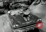 Standbild 1956 National Automobile Show New York United States USA, 1956, aus Sekunde 14 historischem Filmmaterial Videoclip 65675069880
