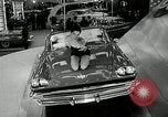 Standbild 1956 National Automobile Show New York United States USA, 1956, aus Sekunde 16 historischem Filmmaterial Videoclip 65675069880