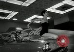 Standbild 1956 National Automobile Show New York United States USA, 1956, aus Sekunde 18 historischem Filmmaterial Videoclip 65675069880