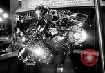 Standbild 1956 National Automobile Show New York United States USA, 1956, aus Sekunde 22 historischem Filmmaterial Videoclip 65675069880