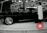 Standbild 1956 National Automobile Show New York United States USA, 1956, aus Sekunde 29 historischem Filmmaterial Videoclip 65675069880