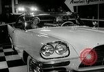 Standbild 1956 National Automobile Show New York United States USA, 1956, aus Sekunde 32 historischem Filmmaterial Videoclip 65675069880