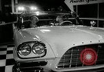 Standbild 1956 National Automobile Show New York United States USA, 1956, aus Sekunde 33 historischem Filmmaterial Videoclip 65675069880