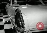 Standbild 1956 National Automobile Show New York United States USA, 1956, aus Sekunde 37 historischem Filmmaterial Videoclip 65675069880