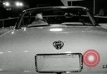 Standbild 1956 National Automobile Show New York United States USA, 1956, aus Sekunde 40 historischem Filmmaterial Videoclip 65675069880
