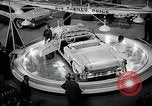 Standbild 1956 National Automobile Show New York United States USA, 1956, aus Sekunde 43 historischem Filmmaterial Videoclip 65675069880